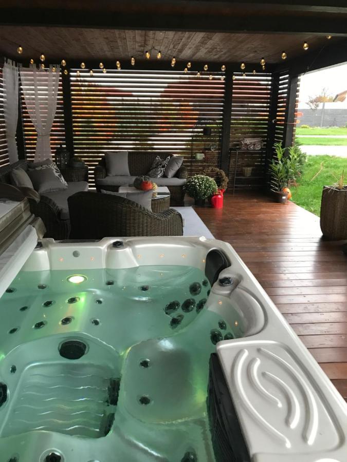 Orchardhouse Farmhouse, Wellness Chrast  Екстер'єр фото